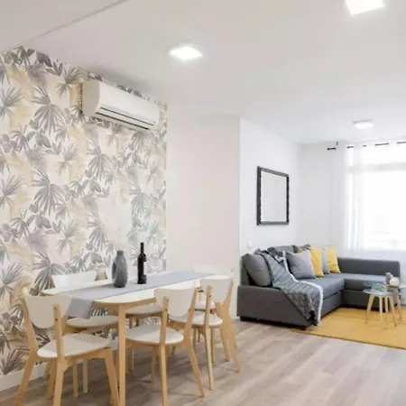 Apartment Laritza *